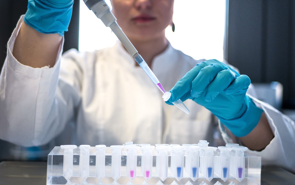 세포주·줄기세포 운송·이관 가이드 — LN2 Dry Shipper 극저온 운송과 세포 생존 (Cell Line and Stem Cell Cold Chain)